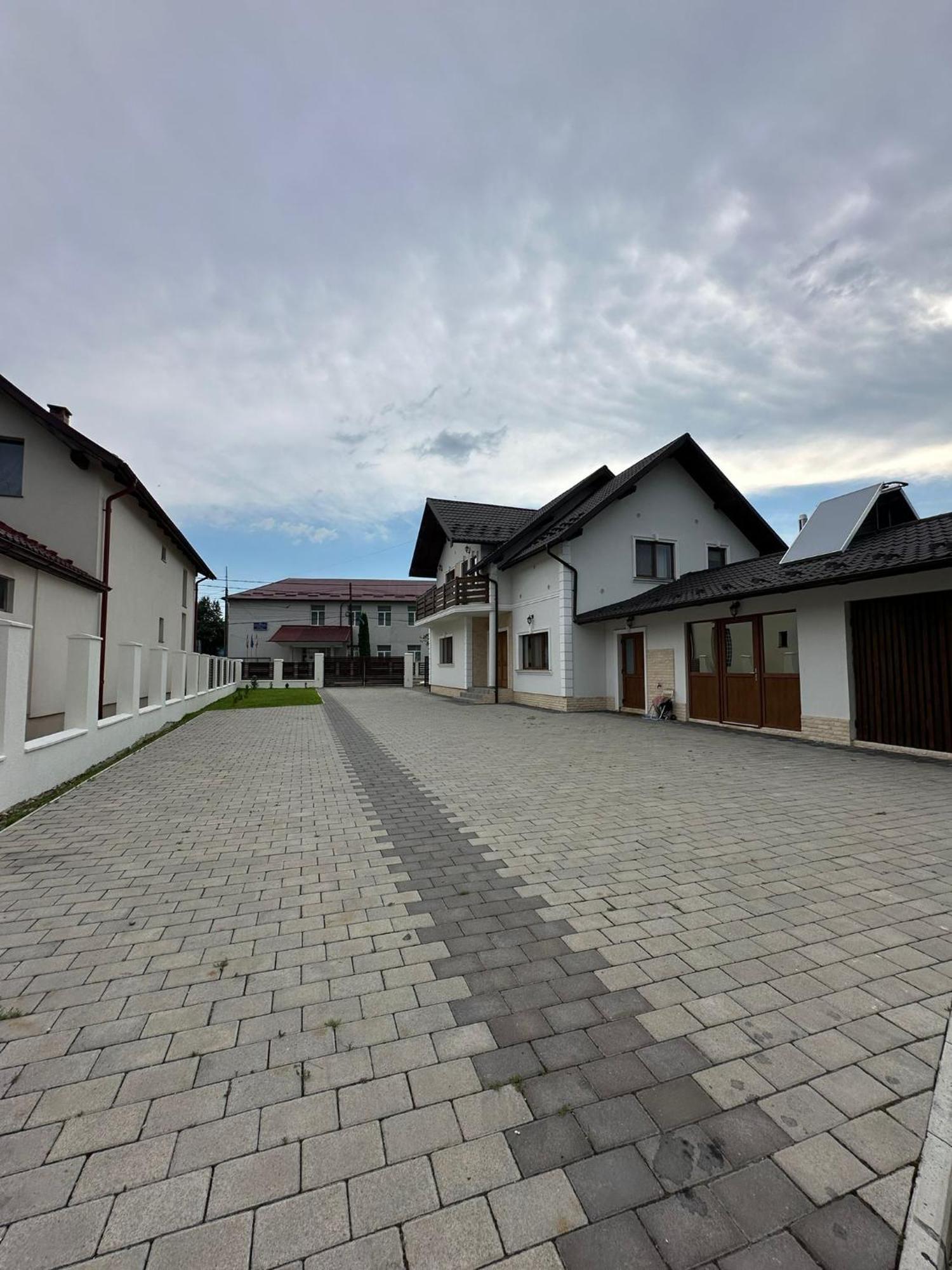 ホテル Casa Dacului Petrova エクステリア 写真